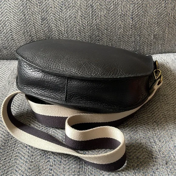 MADEWELL The Transport SaddleBag Black Leather Crossbody Sling Bag - Picture 7 of 16